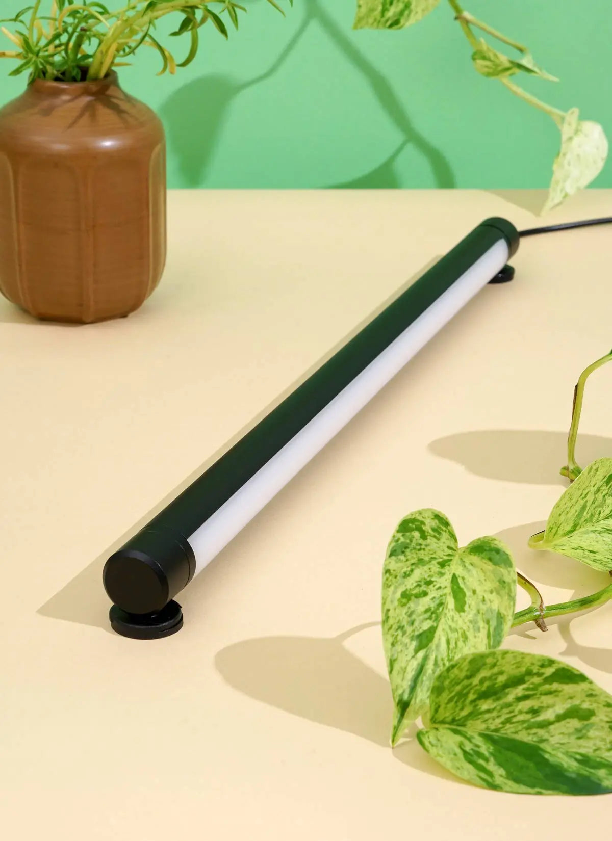 Grove-Bar-Grow-Light-Black-3.jpg Grove™ LED Grow Light - Image 1